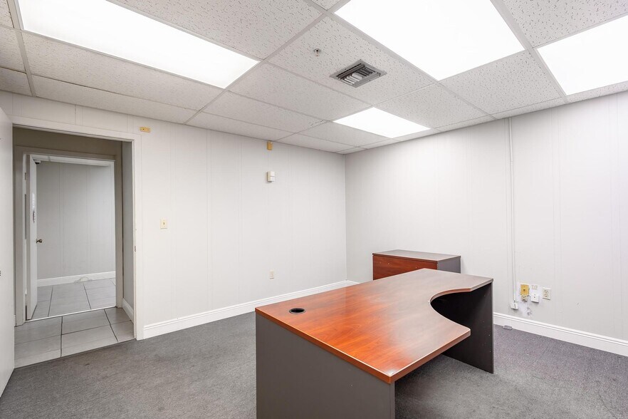 More Photos Of 9665 NW 13th St, Doral Warehouse For Lease