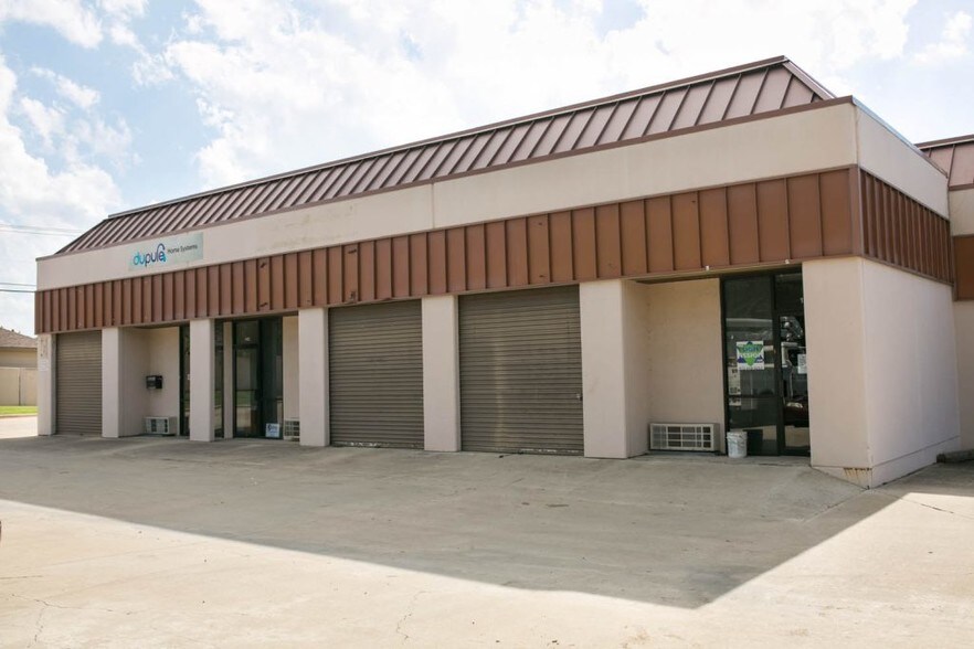 More Photos Of 2550 E Trinity Mills Rd, Carrollton Showroom For Lease