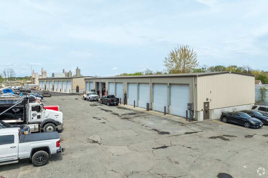 More Photos Of 579 Weeden St, Pawtucket Light Manufacturing For Lease