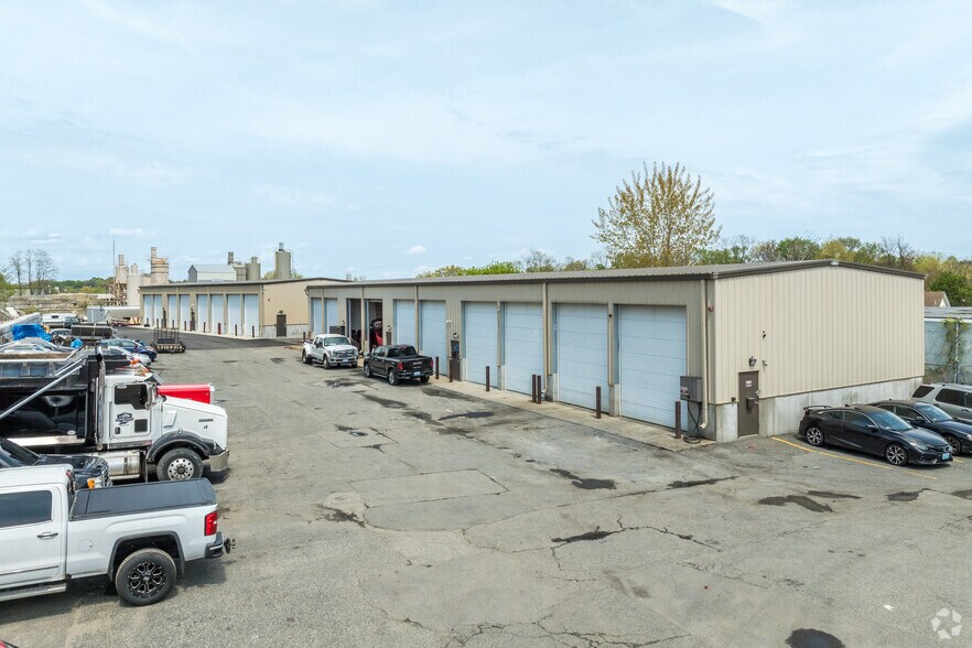 More Photos Of 579 Weeden St, Pawtucket Light Manufacturing For Sale