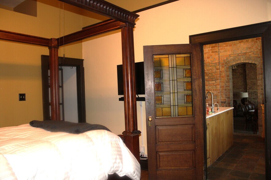 More Photos Of 944 Main St, Evanston Storefront Retail Office For Lease