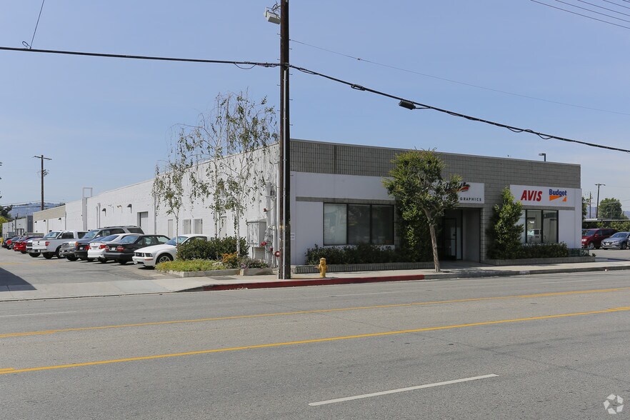 More Photos Of 14806-14812 Oxnard St, Van Nuys Warehouse For Lease
