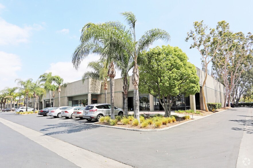 More Photos Of 2910 E La Palma Ave, Anaheim Warehouse For Lease