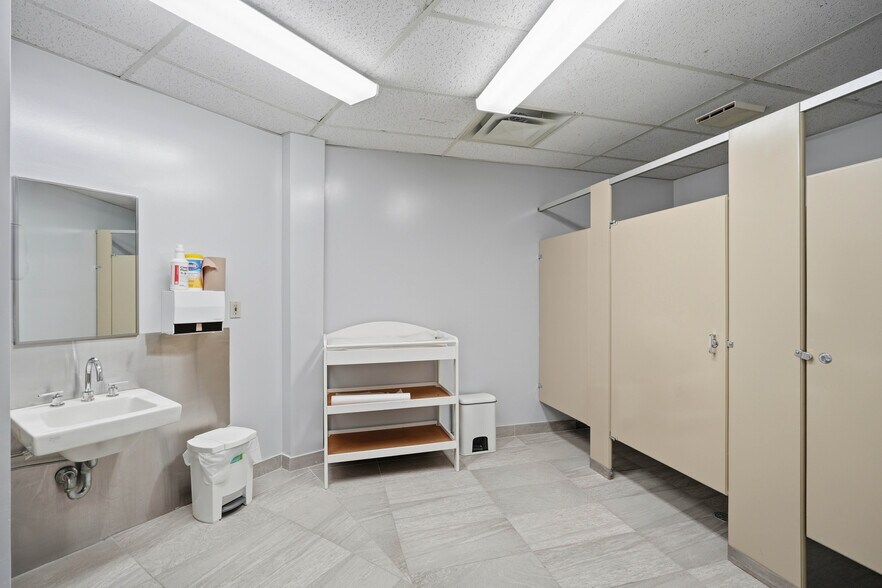 More Photos Of 149 N Murray St, Quinte West Office For Sale