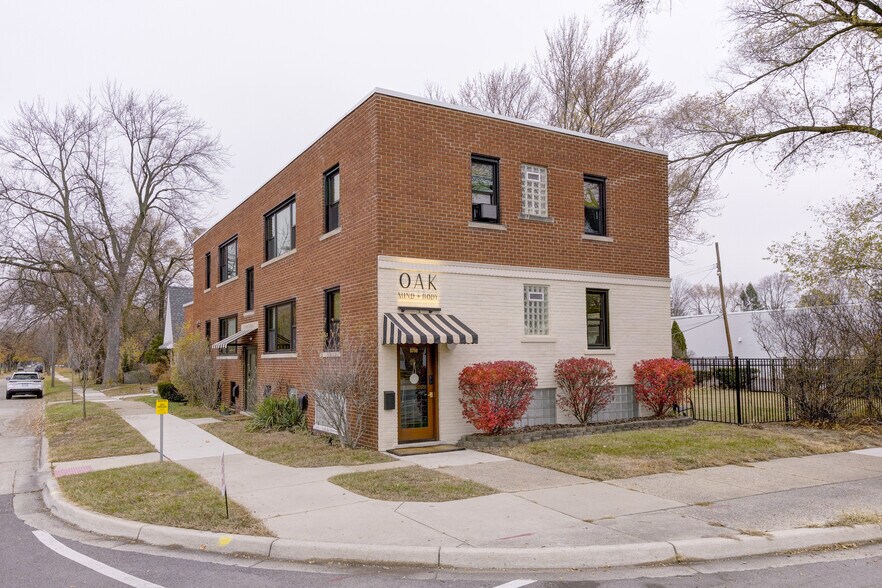 Primary Photo Of 8750 W 9 Mile Rd, Oak Park Office Residential For Lease