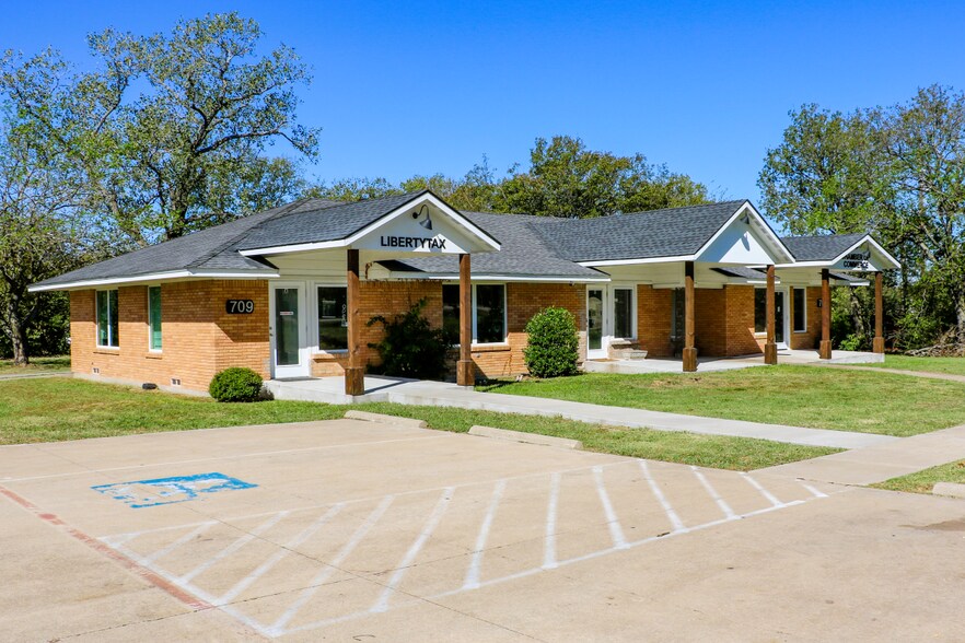 More Photos Of 709 N Powell Pky, Anna Office For Lease