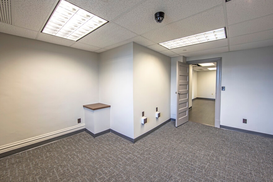 More Photos Of 826 Brookline Blvd, Pittsburgh Storefront Retail Office For Sale