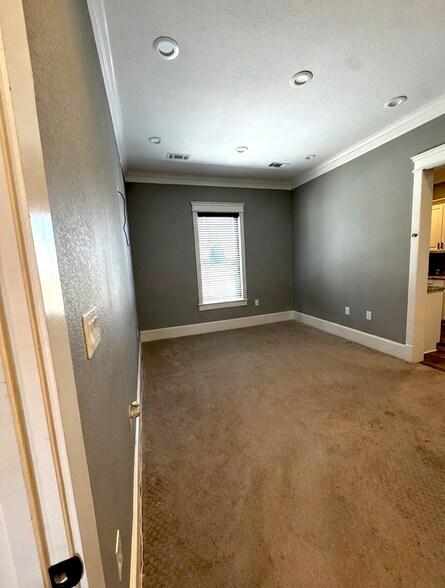 More Photos Of 115 Park Place Ct, Waxahachie Office For Lease