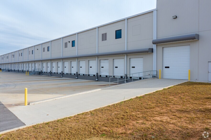 More Photos Of 2490 Dogwood Dr, Conyers Warehouse For Lease