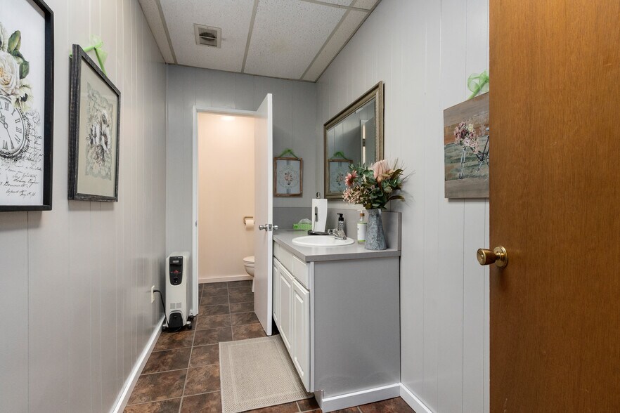 More Photos Of 2040 6th Ave, Tacoma Office For Sale