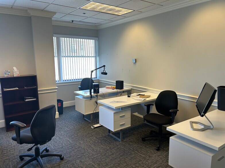 More Photos Of 180 Haven St, Reading Office For Lease