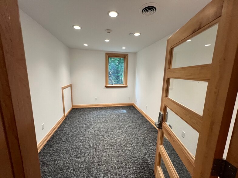 More Photos Of 43 Main St S, Milton Freestanding For Sale