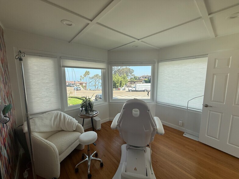 More Photos Of 7880 Exchange Pl, La Jolla Freestanding For Lease