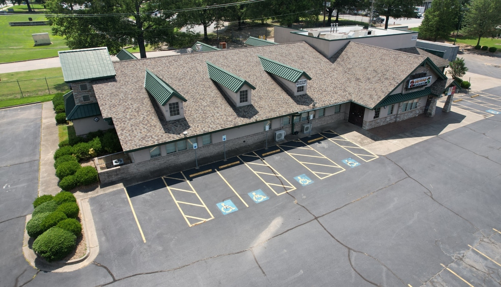 More Photos Of 4000 Vali Ct, North Little Rock Restaurant For Sale