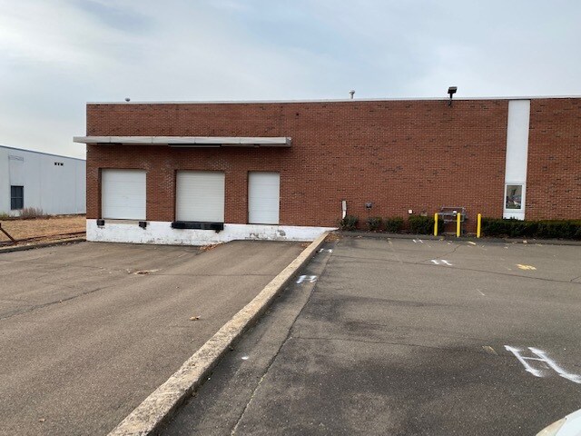 More Photos Of 27 Dodge Ave, North Haven Warehouse For Lease