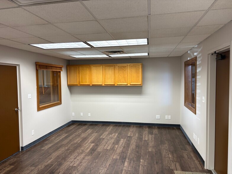 More Photos Of 1359 E Hanthorn Rd, Lima Light Distribution For Lease
