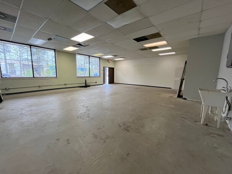 More Photos Of 11835 Canon Blvd, Newport News Office For Lease