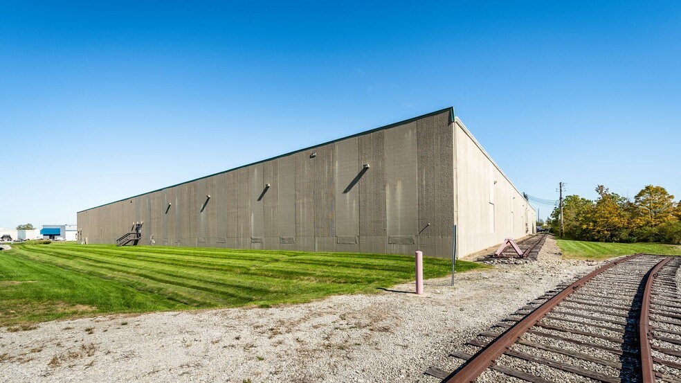 More Photos Of 5850 W 80th St, Indianapolis Unknown For Lease