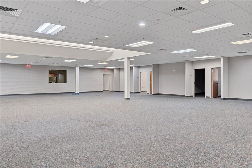 More Photos Of 740 E Ash St, Springfield Office For Lease