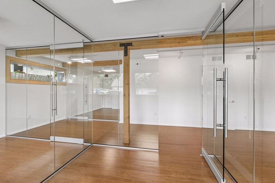 More Photos Of 901 NE 23rd Ave, Saint Anthony Office For Sale