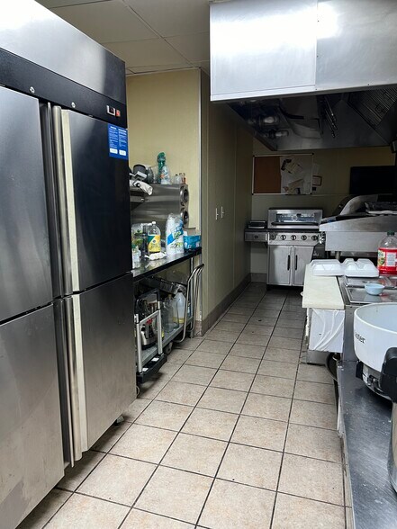 More Photos Of 5038 Memorial Dr, Stone Mountain Freestanding For Sale