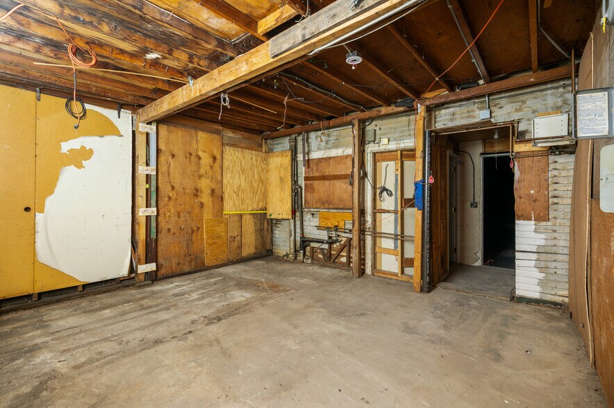 More Photos Of 1908 S Pacific Ave, San Pedro Restaurant For Sale