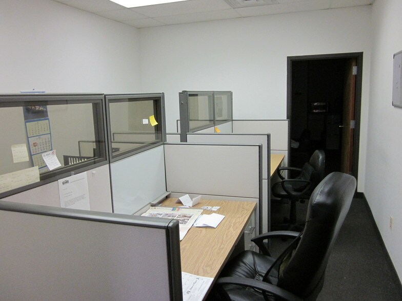 More Photos Of 215 Gates Rd, Little Ferry Warehouse For Lease