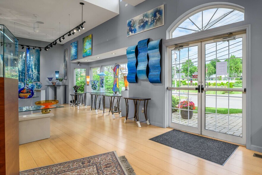 More Photos Of 307 Main St, Ogunquit Storefront For Sale