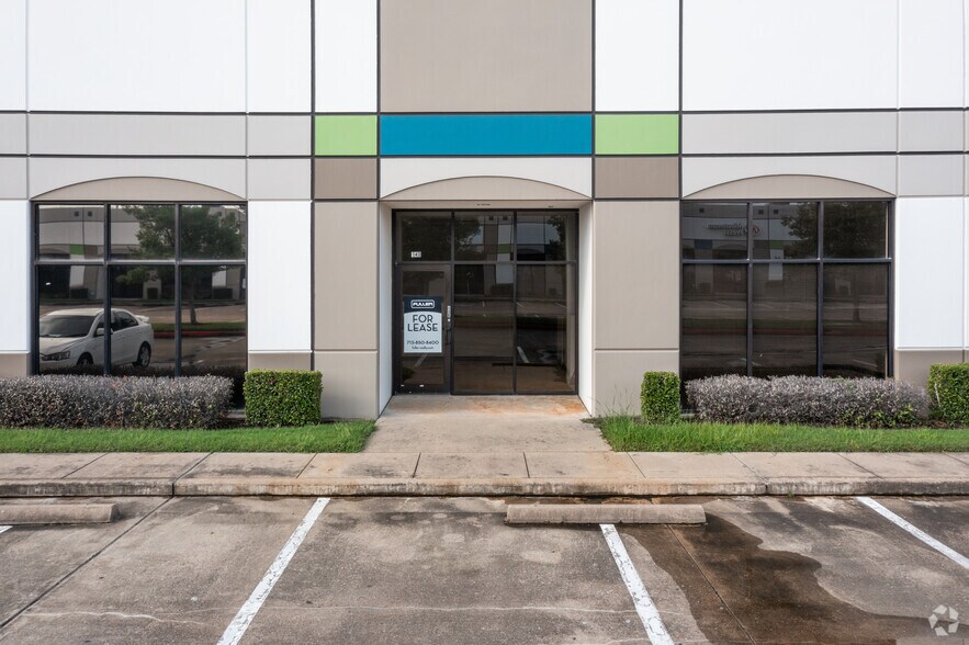 More Photos Of 1718 N Fry Rd, Houston Showroom For Lease