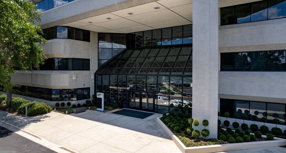 More Photos Of 901 N Lake Destiny Dr, Maitland Office For Lease