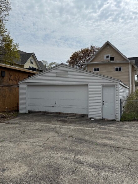 More Photos Of 304 N 5th St, Rockford Specialty For Sale