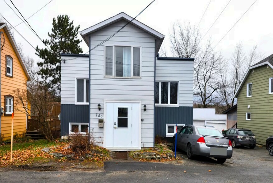 Primary Photo Of 140 Rue Couture, Sainte-claire Apartments For Sale