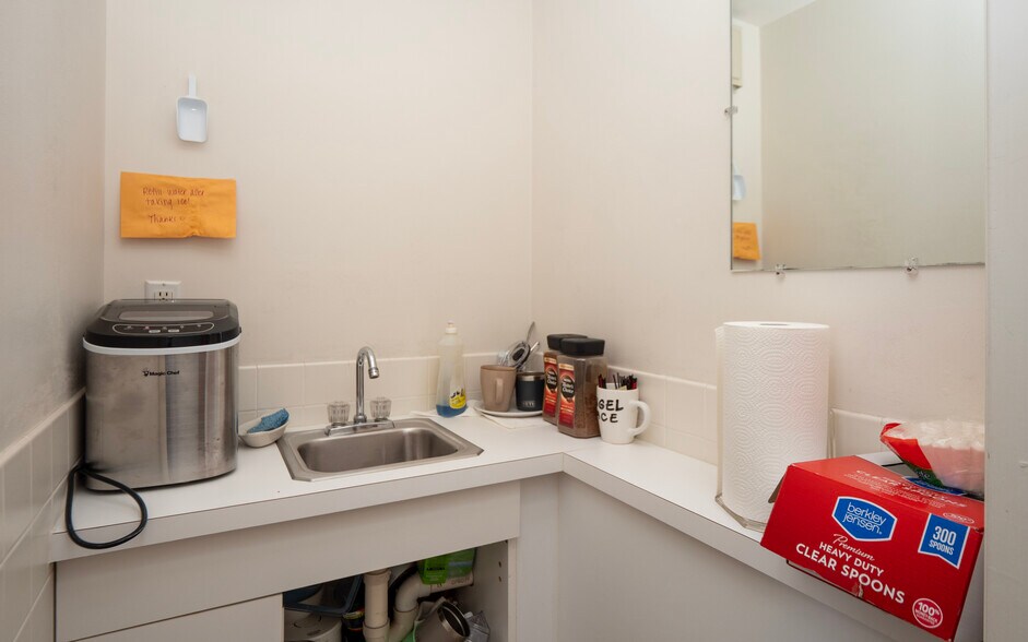 More Photos Of 1120 Aquidneck Ave, Middletown Office For Sale