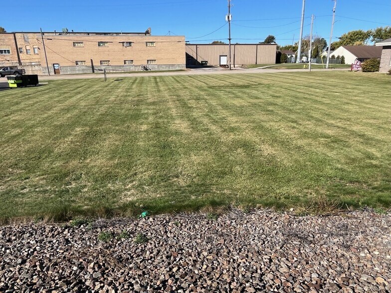 More Photos Of S Main St @ 17th Ave, Oshkosh Land For Sale