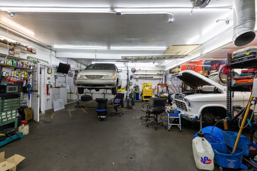 More Photos Of 104 NE 80th Ave, Portland Warehouse For Sale