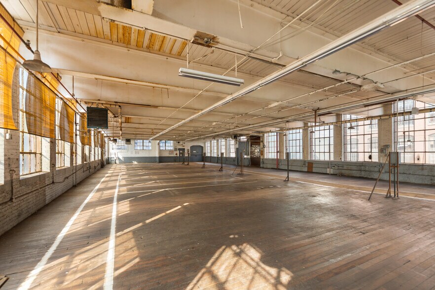 More Photos Of 35 Lower Grape St, Chicopee Warehouse For Sale
