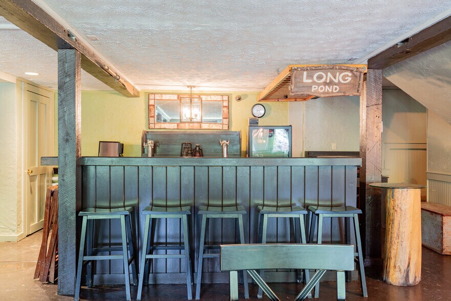 More Photos Of 157 Main St, Belgrade Hotel For Lease