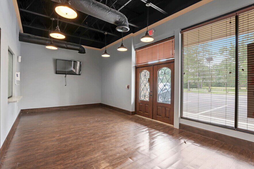 More Photos Of 118 Shenandoah Dr, The Woodlands Freestanding For Sale