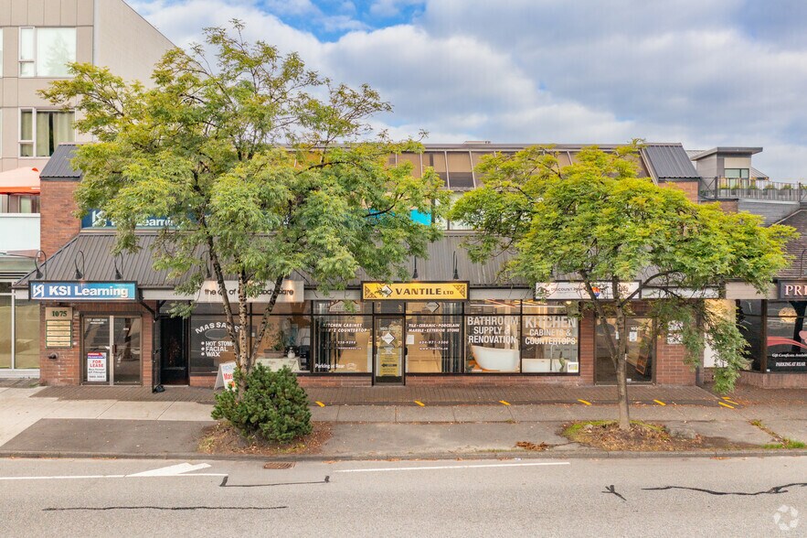 More Photos Of 1075 Marine Dr, North Vancouver Storefront Retail Office For Sale