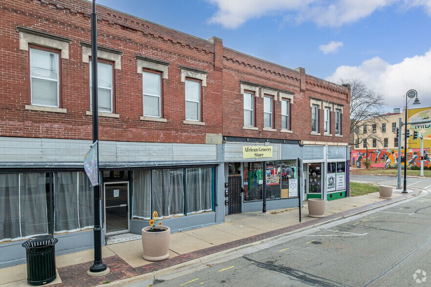 More Photos Of 102-106 7th St, Rockford Storefront Retail Residential For Sale