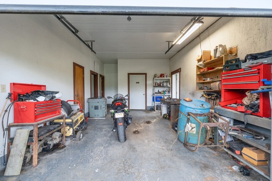 More Photos Of 167 Hill Rd, Kingston Sports And Entertainment For Sale