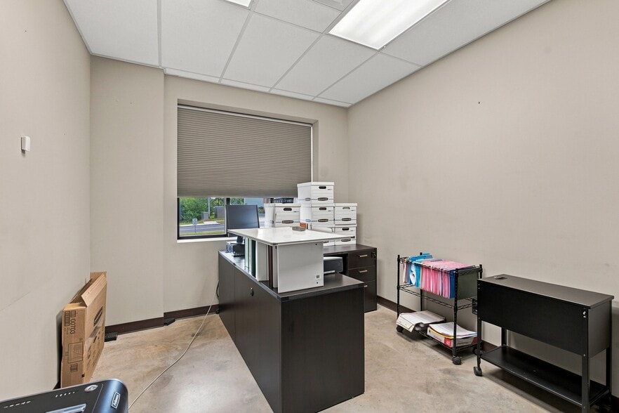 More Photos Of 6115 Robertson Ave, Nashville Warehouse For Lease