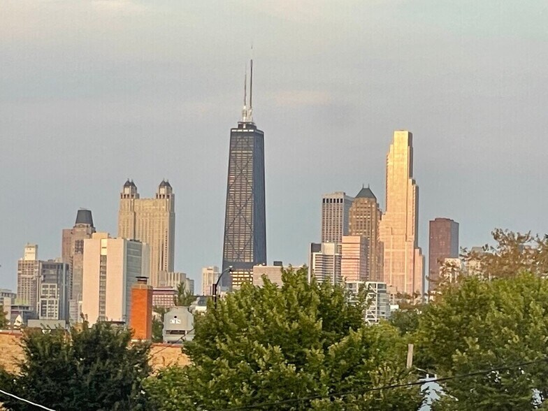 More Photos Of 400-410 N Hermitage Ave, Chicago Flex For Lease