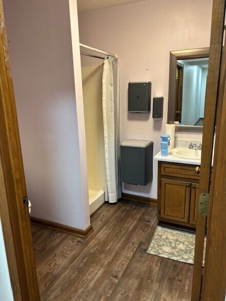 More Photos Of 1512 Commercial Ct, Jonesboro Warehouse For Sale