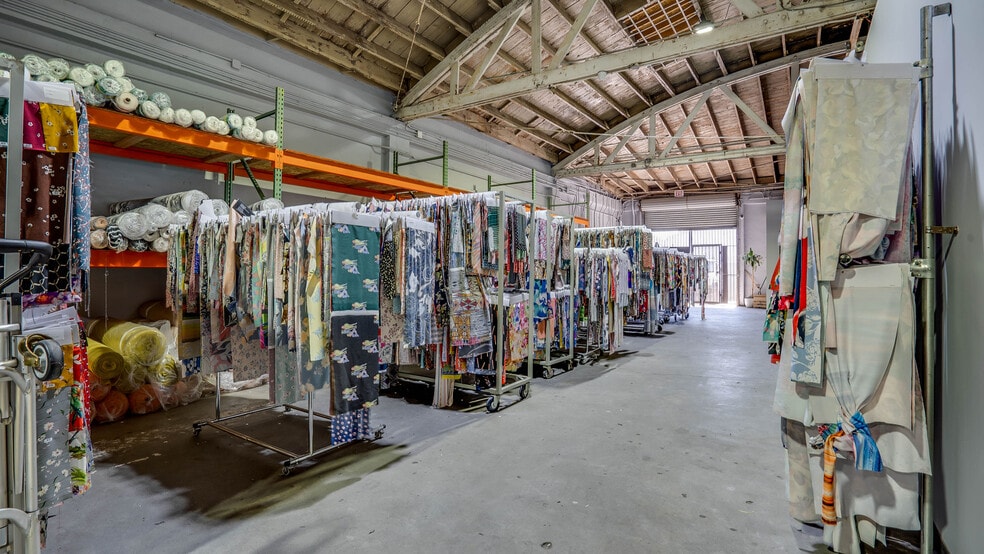 More Photos Of 3232 E Olympic Blvd, Los Angeles Warehouse For Lease