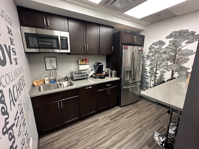 More Photos Of 7615 W 100th Pl, Bridgeview Warehouse For Lease