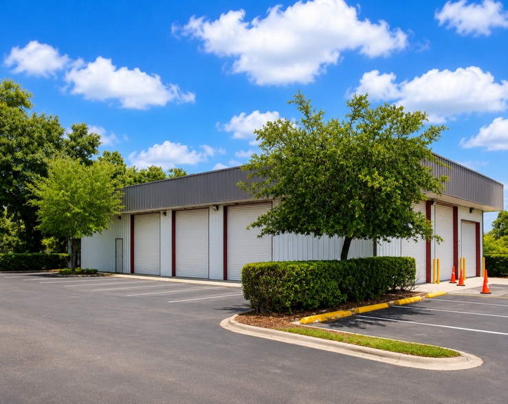 More Photos Of 7818 Causeway Blvd, Tampa Unknown For Lease