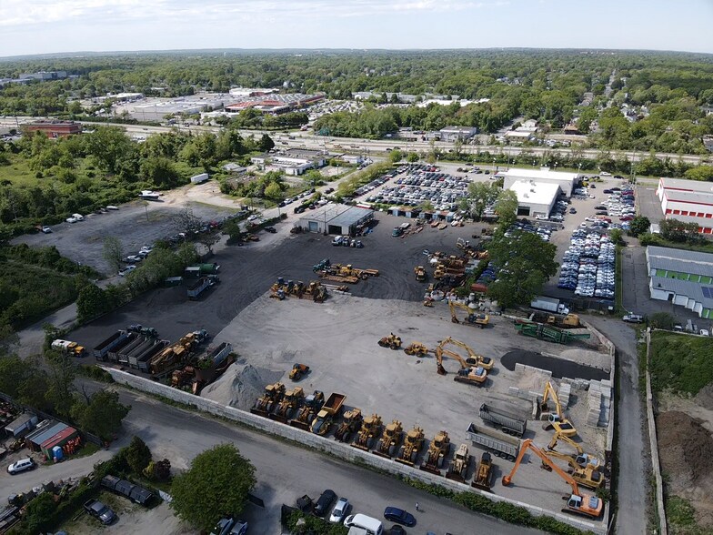 More Photos Of 195 S Denver Ave, Bay Shore Truck Terminal For Lease