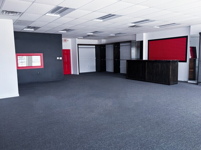 More Photos Of 19330 Livernois Ave, Detroit General Retail For Lease