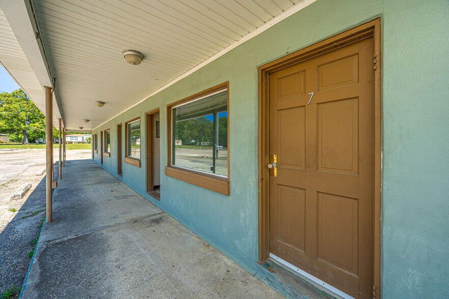 More Photos Of 1058 Edgewater Rd, Pineville Hotel For Sale